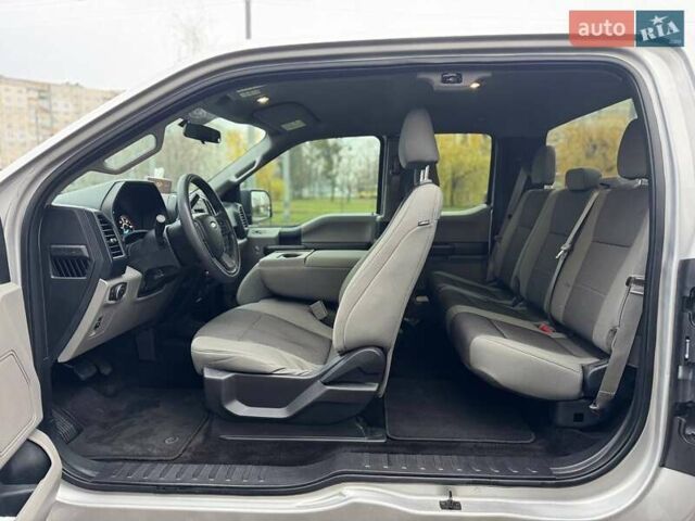 Серый Форд Ф-150, объемом двигателя 2.7 л и пробегом 207 тыс. км за 17500 $, фото 28 на Automoto.ua