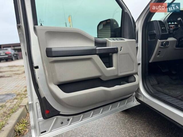 Серый Форд Ф-150, объемом двигателя 2.7 л и пробегом 207 тыс. км за 17500 $, фото 43 на Automoto.ua