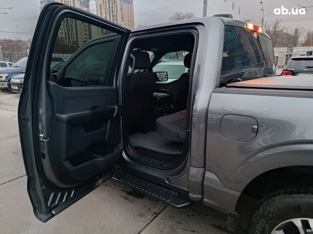 Серый Форд Ф-150, объемом двигателя 2.7 л и пробегом 185 тыс. км за 30990 $, фото 16 на Automoto.ua