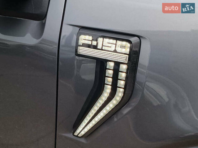 Серый Форд Ф-150, объемом двигателя 2.7 л и пробегом 185 тыс. км за 30940 $, фото 9 на Automoto.ua
