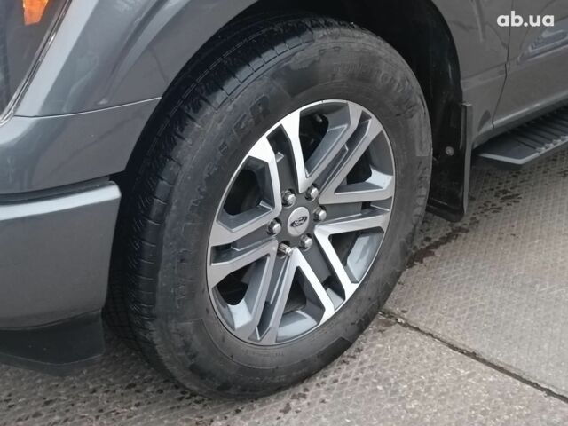 Серый Форд Ф-150, объемом двигателя 2.7 л и пробегом 185 тыс. км за 30990 $, фото 8 на Automoto.ua