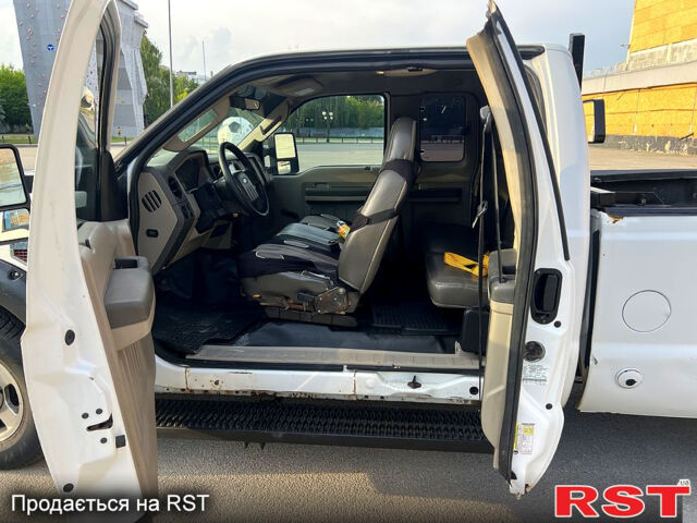Білий Форд Ф-250, об'ємом двигуна 7 л та пробігом 150 тис. км за 8800 $, фото 7 на Automoto.ua