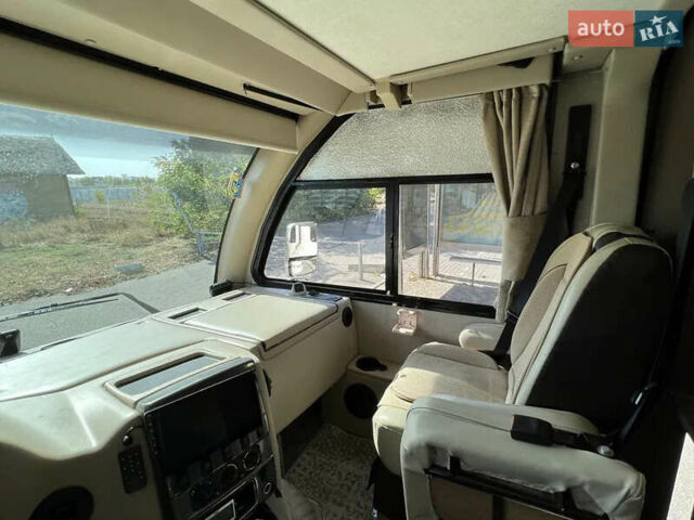 Белый Форд F-530, объемом двигателя 7.4 л и пробегом 35 тыс. км за 68000 $, фото 8 на Automoto.ua