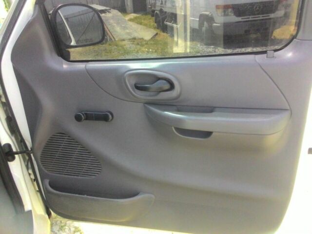 Белый Форд F-Series, объемом двигателя 4.2 л и пробегом 280 тыс. км за 6415 $, фото 5 на Automoto.ua