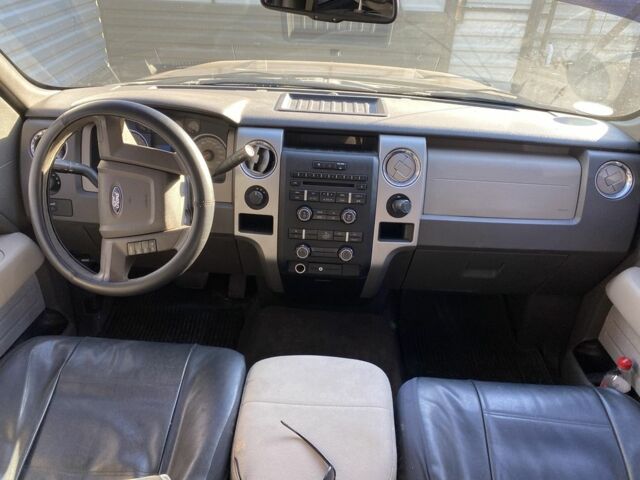 Черный Форд F-Series, объемом двигателя 4.6 л и пробегом 183 тыс. км за 9800 $, фото 6 на Automoto.ua