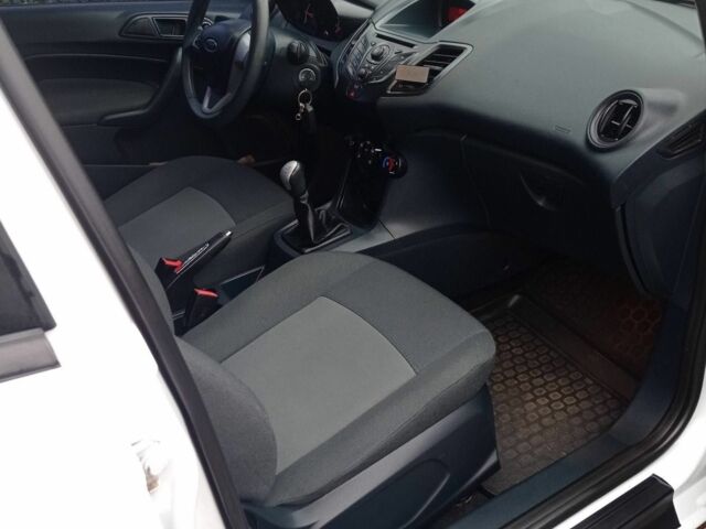 Белый Форд Фестива, объемом двигателя 1.2 л и пробегом 73 тыс. км за 5800 $, фото 3 на Automoto.ua