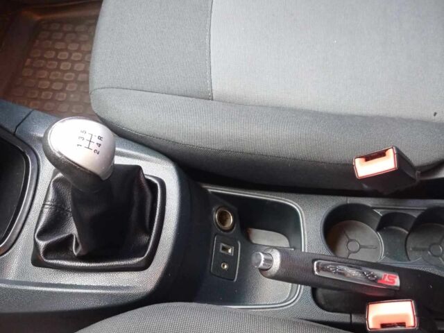 Белый Форд Фестива, объемом двигателя 1.2 л и пробегом 73 тыс. км за 5800 $, фото 11 на Automoto.ua