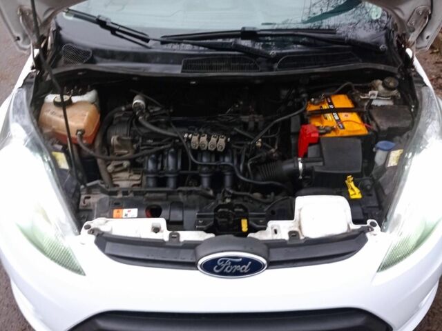 Белый Форд Фестива, объемом двигателя 1.2 л и пробегом 73 тыс. км за 5800 $, фото 12 на Automoto.ua