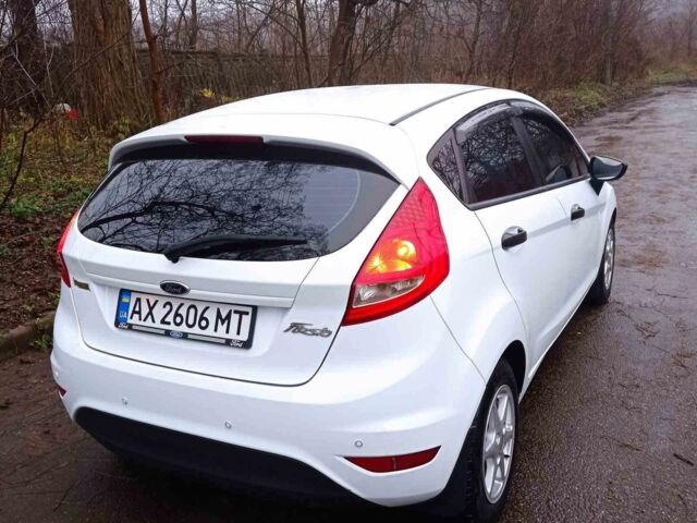 Белый Форд Фестива, объемом двигателя 1.2 л и пробегом 73 тыс. км за 5800 $, фото 2 на Automoto.ua