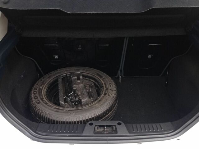 Белый Форд Фестива, объемом двигателя 1.2 л и пробегом 73 тыс. км за 5800 $, фото 9 на Automoto.ua