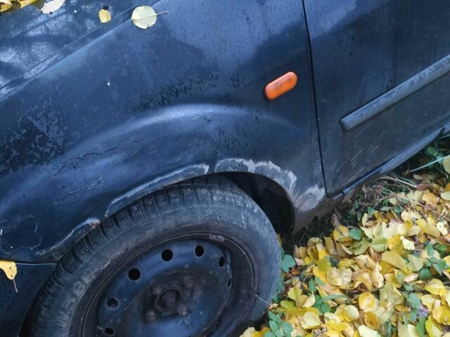 Чорний Форд Фестіва, об'ємом двигуна 1.2 л та пробігом 360 тис. км за 1074 $, фото 4 на Automoto.ua