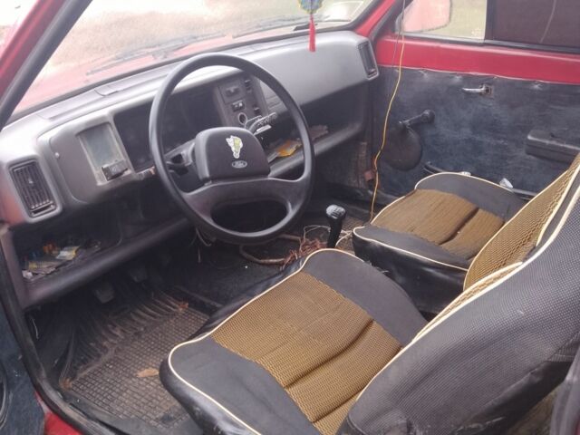 Красный Форд Фестива, объемом двигателя 0 л и пробегом 1 тыс. км за 596 $, фото 3 на Automoto.ua