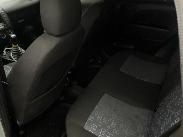 Серый Форд Фестива, объемом двигателя 1.4 л и пробегом 330 тыс. км за 2100 $, фото 5 на Automoto.ua