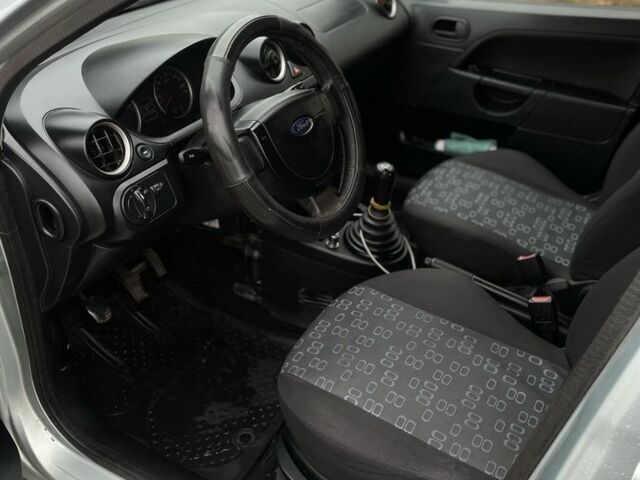 Серый Форд Фестива, объемом двигателя 1.4 л и пробегом 330 тыс. км за 2100 $, фото 6 на Automoto.ua