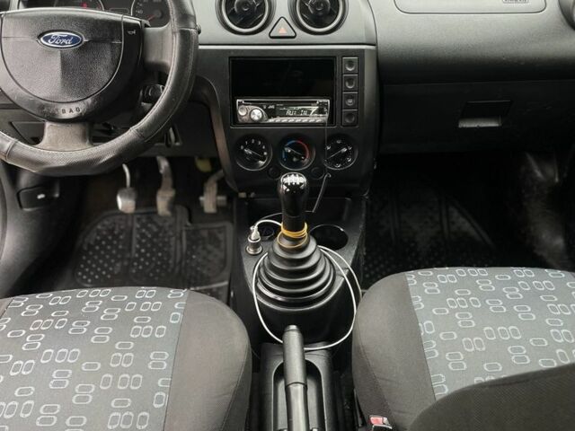 Серый Форд Фестива, объемом двигателя 1.4 л и пробегом 330 тыс. км за 2100 $, фото 7 на Automoto.ua