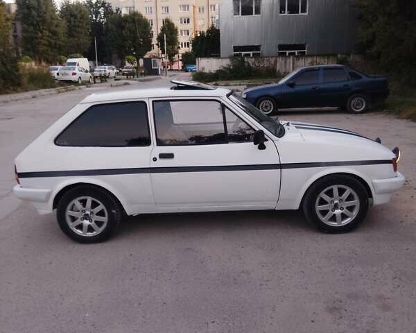 Белый Форд Фиеста, объемом двигателя 1.4 л и пробегом 53 тыс. км за 1200 $, фото 5 на Automoto.ua
