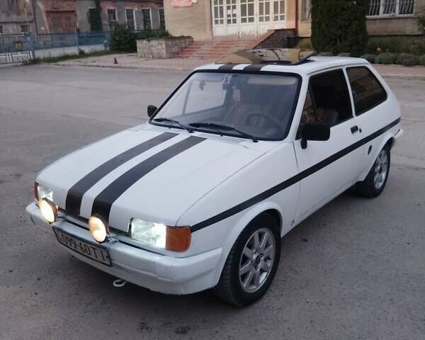 Белый Форд Фиеста, объемом двигателя 1.4 л и пробегом 53 тыс. км за 1200 $, фото 7 на Automoto.ua