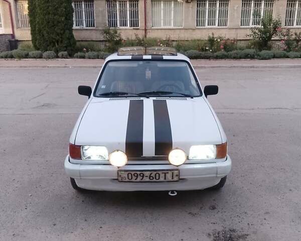 Белый Форд Фиеста, объемом двигателя 1.4 л и пробегом 53 тыс. км за 1200 $, фото 4 на Automoto.ua