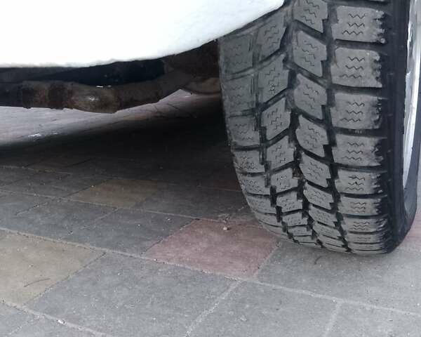 Белый Форд Фиеста, объемом двигателя 1.4 л и пробегом 53 тыс. км за 1200 $, фото 16 на Automoto.ua