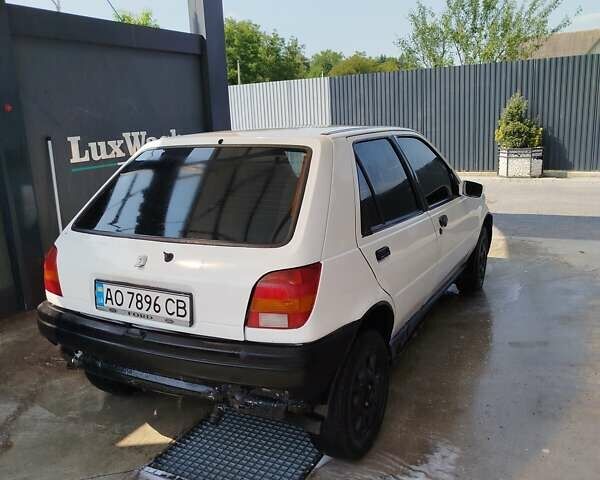 Белый Форд Фиеста, объемом двигателя 1.1 л и пробегом 100 тыс. км за 700 $, фото 1 на Automoto.ua