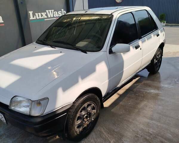 Белый Форд Фиеста, объемом двигателя 1.1 л и пробегом 100 тыс. км за 700 $, фото 3 на Automoto.ua