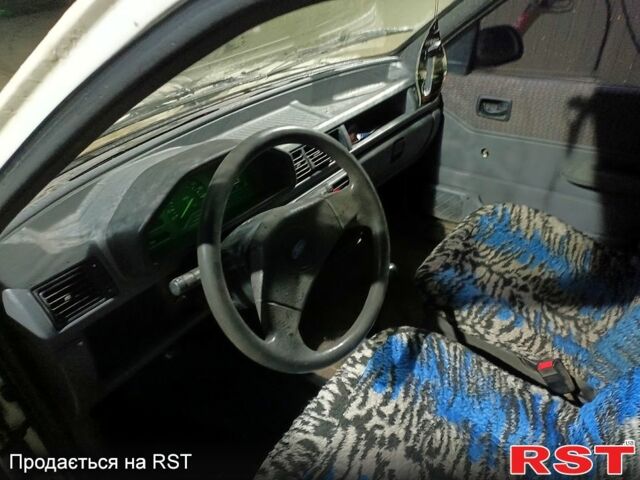 Белый Форд Фиеста, объемом двигателя 1.8 л и пробегом 185 тыс. км за 950 $, фото 4 на Automoto.ua