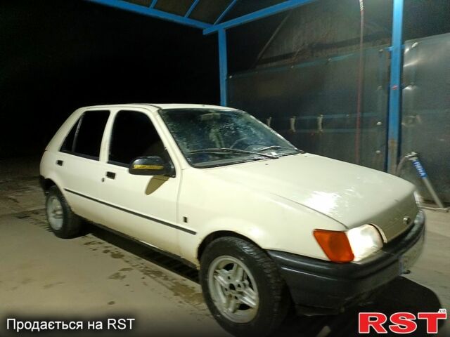 Белый Форд Фиеста, объемом двигателя 1.8 л и пробегом 185 тыс. км за 950 $, фото 3 на Automoto.ua