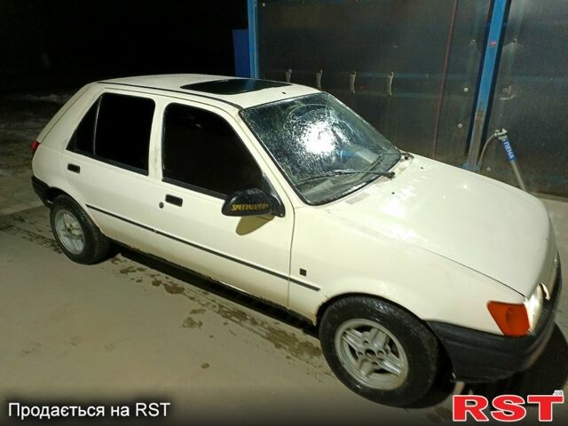 Белый Форд Фиеста, объемом двигателя 1.8 л и пробегом 185 тыс. км за 950 $, фото 2 на Automoto.ua