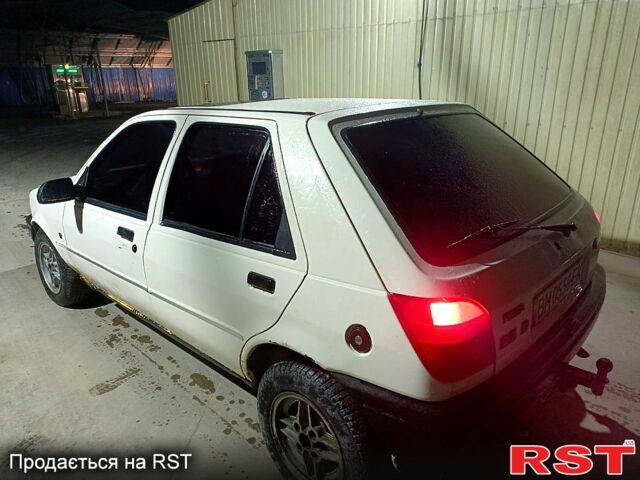 Белый Форд Фиеста, объемом двигателя 1.8 л и пробегом 185 тыс. км за 950 $, фото 1 на Automoto.ua