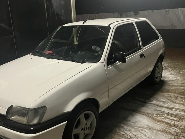 Білий Форд Фієста, об'ємом двигуна 1.1 л та пробігом 400 тис. км за 900 $, фото 7 на Automoto.ua