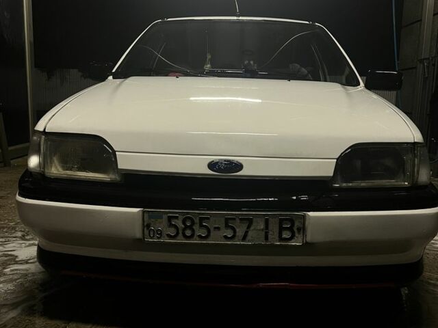 Білий Форд Фієста, об'ємом двигуна 1.1 л та пробігом 400 тис. км за 900 $, фото 5 на Automoto.ua