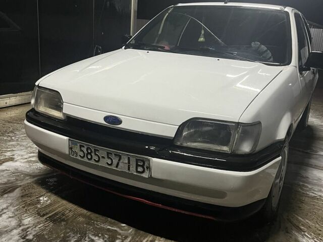 Білий Форд Фієста, об'ємом двигуна 1.1 л та пробігом 400 тис. км за 900 $, фото 4 на Automoto.ua