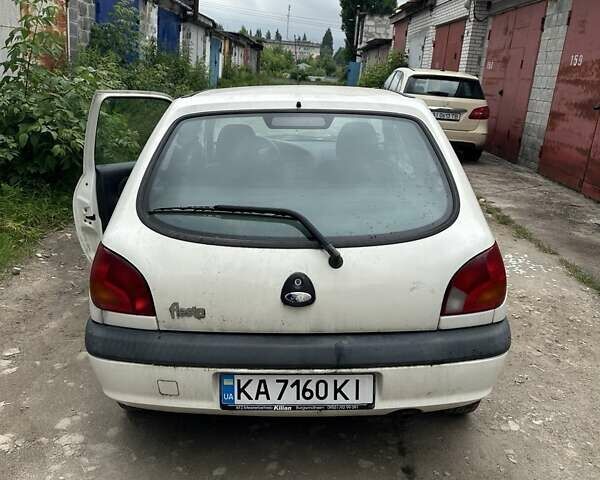 Белый Форд Фиеста, объемом двигателя 1.3 л и пробегом 58 тыс. км за 2500 $, фото 4 на Automoto.ua