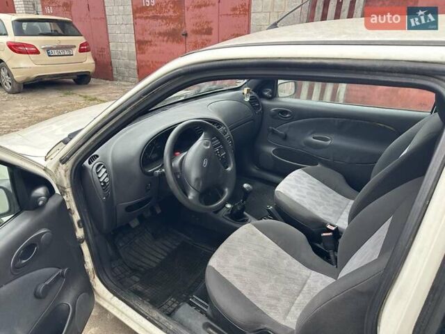 Белый Форд Фиеста, объемом двигателя 1.3 л и пробегом 58 тыс. км за 2500 $, фото 6 на Automoto.ua