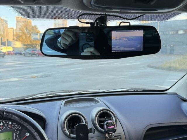 Белый Форд Фиеста, объемом двигателя 1.2 л и пробегом 275 тыс. км за 3200 $, фото 7 на Automoto.ua