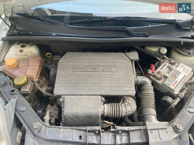 Белый Форд Фиеста, объемом двигателя 1.3 л и пробегом 211 тыс. км за 2900 $, фото 5 на Automoto.ua