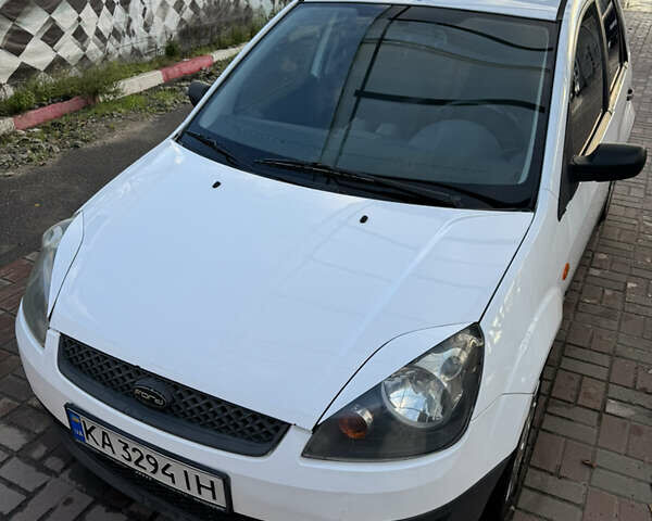Белый Форд Фиеста, объемом двигателя 1.24 л и пробегом 275 тыс. км за 3400 $, фото 26 на Automoto.ua
