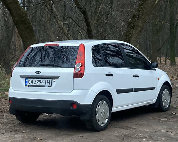 Белый Форд Фиеста, объемом двигателя 1.25 л и пробегом 277 тыс. км за 3350 $, фото 6 на Automoto.ua