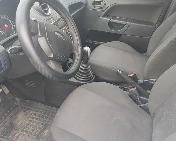 Белый Форд Фиеста, объемом двигателя 1.3 л и пробегом 186 тыс. км за 2799 $, фото 5 на Automoto.ua