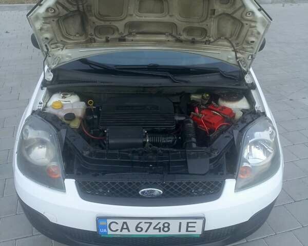 Форд Фиеста 2007 в Черкассах на Automoto.ua Белый Форд Фиеста, объемом двигателя 1.3 л и пробегом 235 тыс. км за 3600 $, фото 9 на Automoto.ua