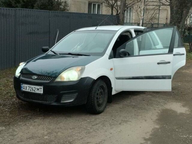 Белый Форд Фиеста, объемом двигателя 1.3 л и пробегом 178 тыс. км за 3200 $, фото 6 на Automoto.ua