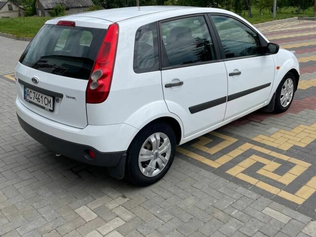 Білий Форд Фієста, об'ємом двигуна 2 л та пробігом 287 тис. км за 2800 $, фото 7 на Automoto.ua