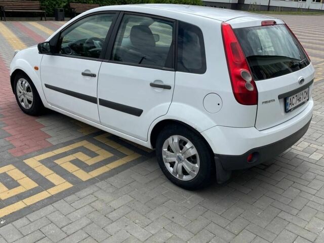 Білий Форд Фієста, об'ємом двигуна 2 л та пробігом 287 тис. км за 2800 $, фото 1 на Automoto.ua