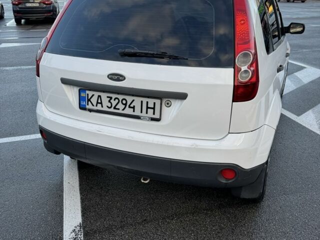 Белый Форд Фиеста, объемом двигателя 1.2 л и пробегом 275 тыс. км за 3200 $, фото 3 на Automoto.ua