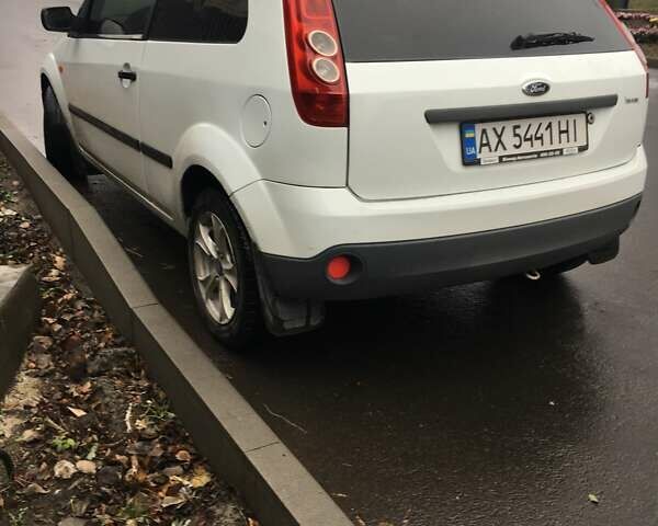 Белый Форд Фиеста, объемом двигателя 1.3 л и пробегом 268 тыс. км за 2950 $, фото 4 на Automoto.ua