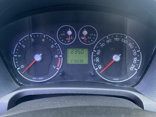 Білий Форд Фієста, об'ємом двигуна 1.3 л та пробігом 210 тис. км за 3199 $, фото 4 на Automoto.ua