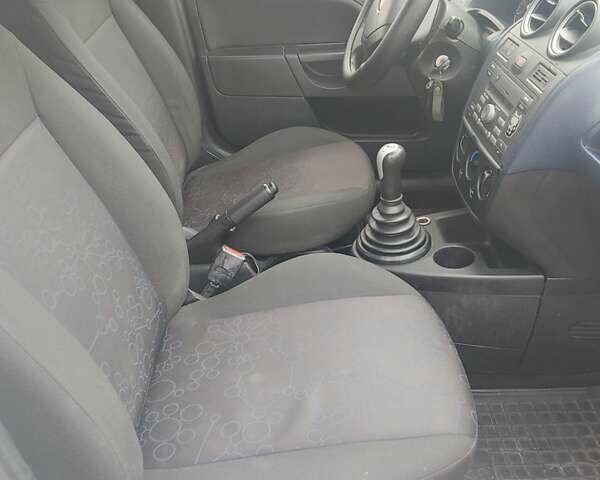 Белый Форд Фиеста, объемом двигателя 1.24 л и пробегом 185 тыс. км за 2950 $, фото 16 на Automoto.ua