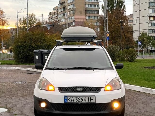 Белый Форд Фиеста, объемом двигателя 1.2 л и пробегом 0 тыс. км за 3699 $, фото 6 на Automoto.ua