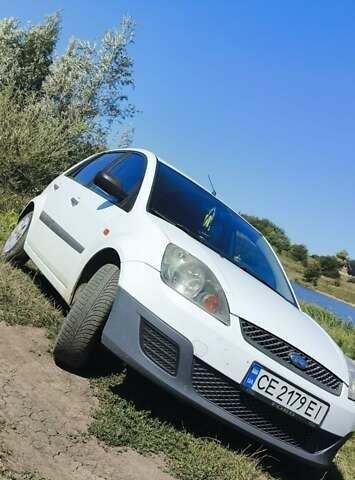 Белый Форд Фиеста, объемом двигателя 1.3 л и пробегом 246 тыс. км за 3700 $, фото 6 на Automoto.ua