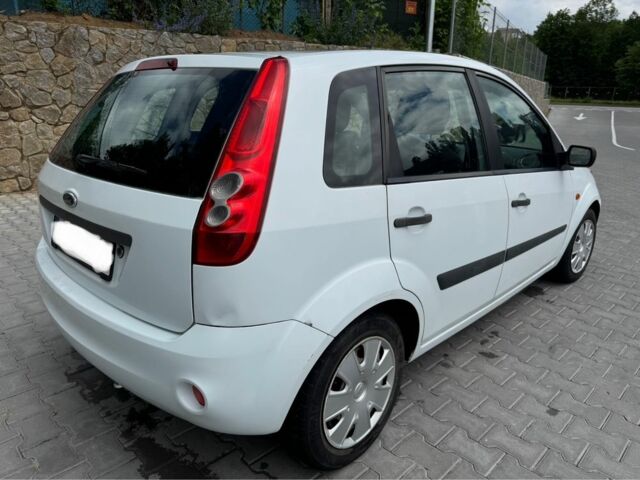 Белый Форд Фиеста, объемом двигателя 1.3 л и пробегом 171 тыс. км за 3400 $, фото 1 на Automoto.ua